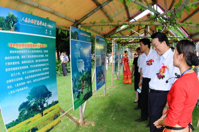 Leaders and guests watching the exhibition