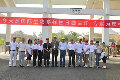 Group photo of volunteer tour guides
