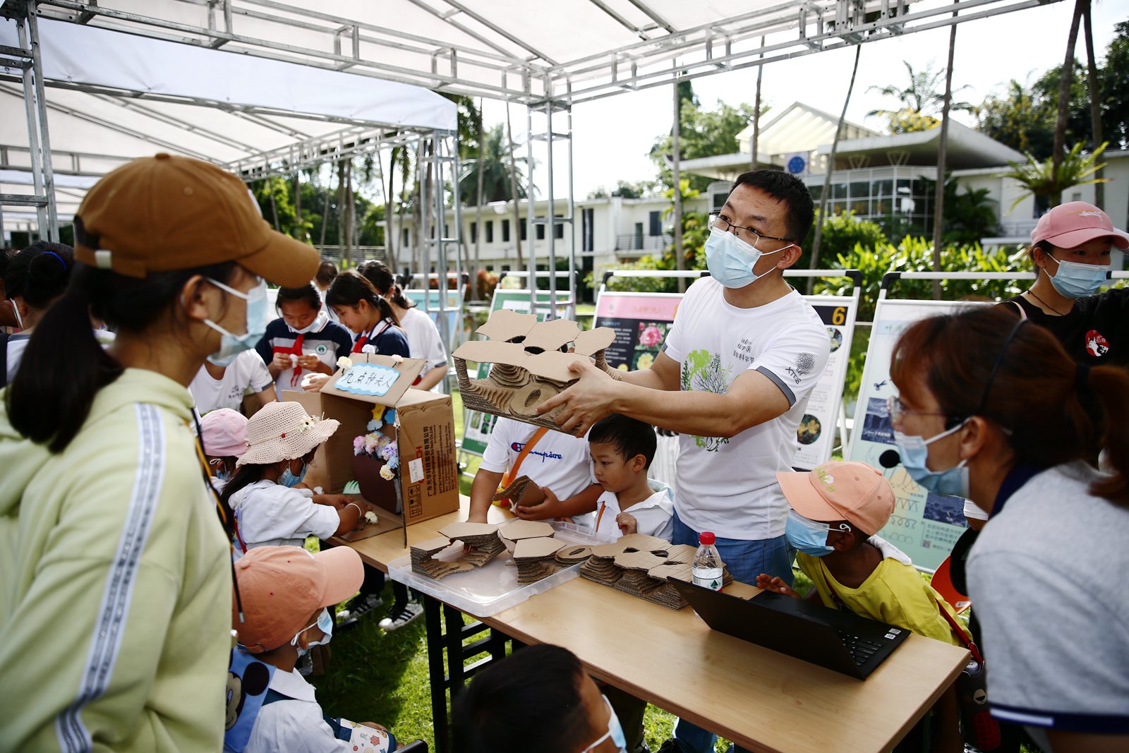 Globally Connected, Locally Engaged：6th XTBG Science Festival for the Youth