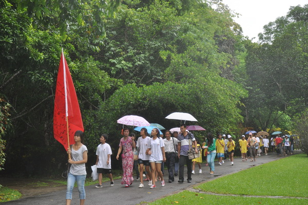 “China Root Seeking” Summer Camp in Xishuangbanna
