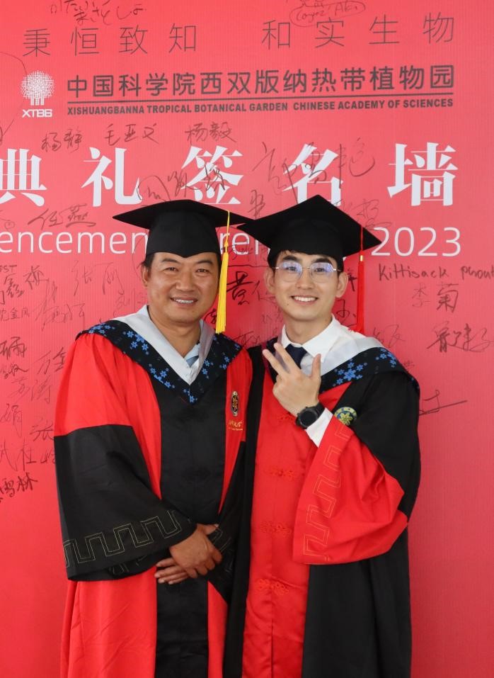 Zhang Xinwen and Pang Zhiqiang receive CAS President Awards