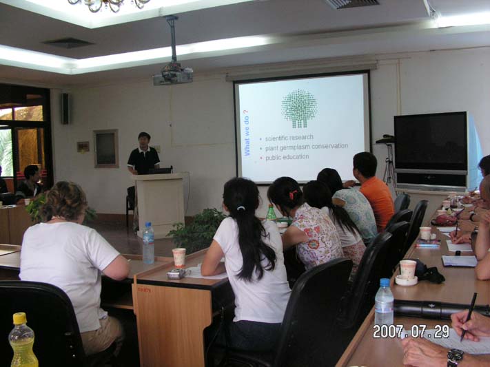 Delegation of Global Environmental Teaching 2007 visits XTBG