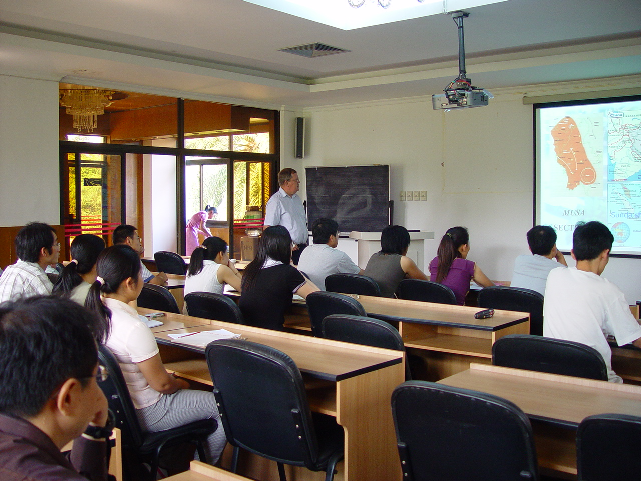 Prof. Markku Hakkinen, a specialist in Musa, visits XTBG