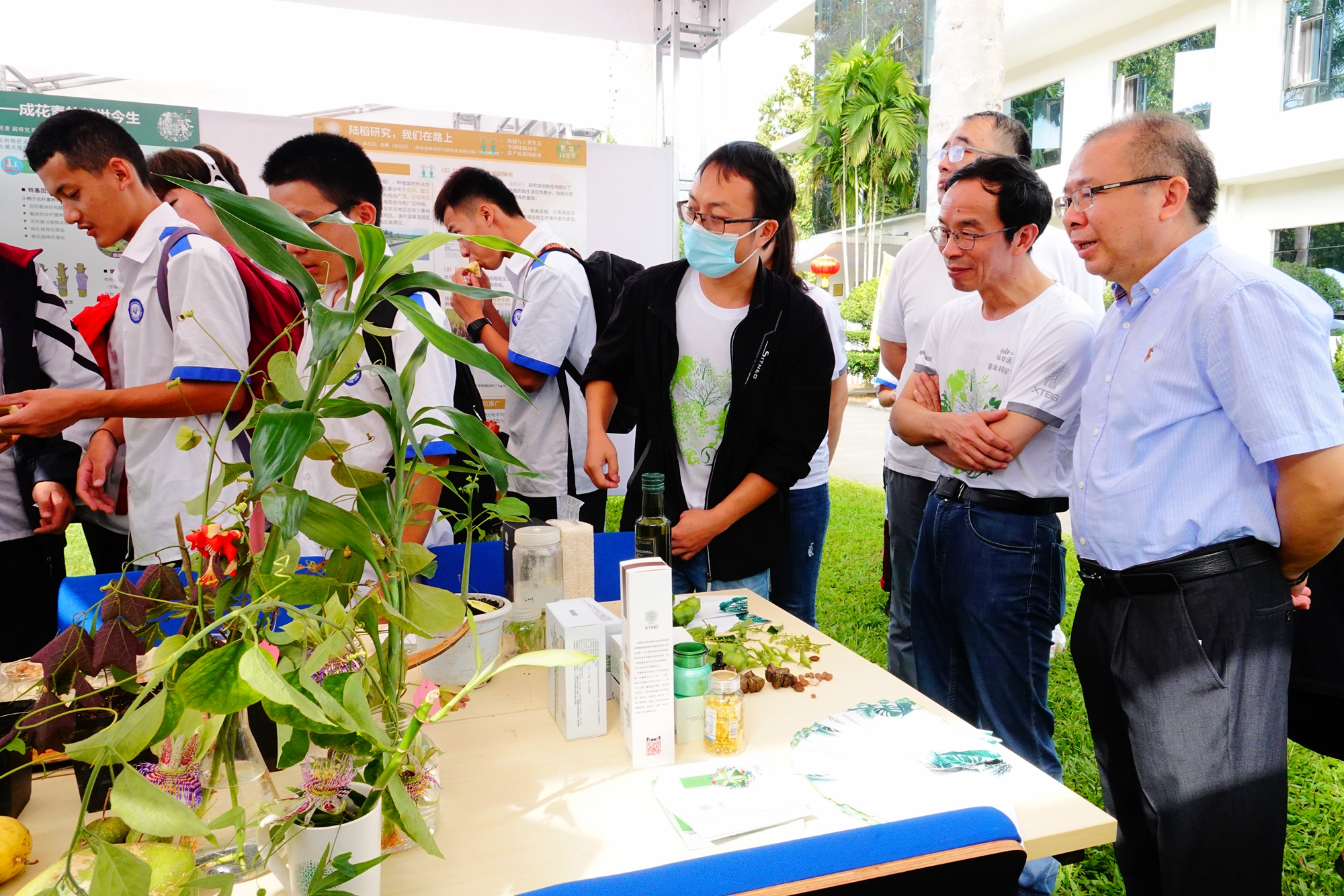 1st Science Festival of CAS core botanical gardens held