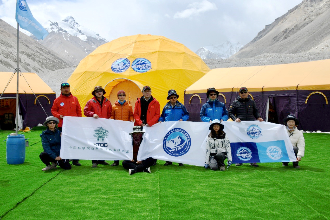 XTBG participates in comprehensive scientific expedition on Mount Qomolangma