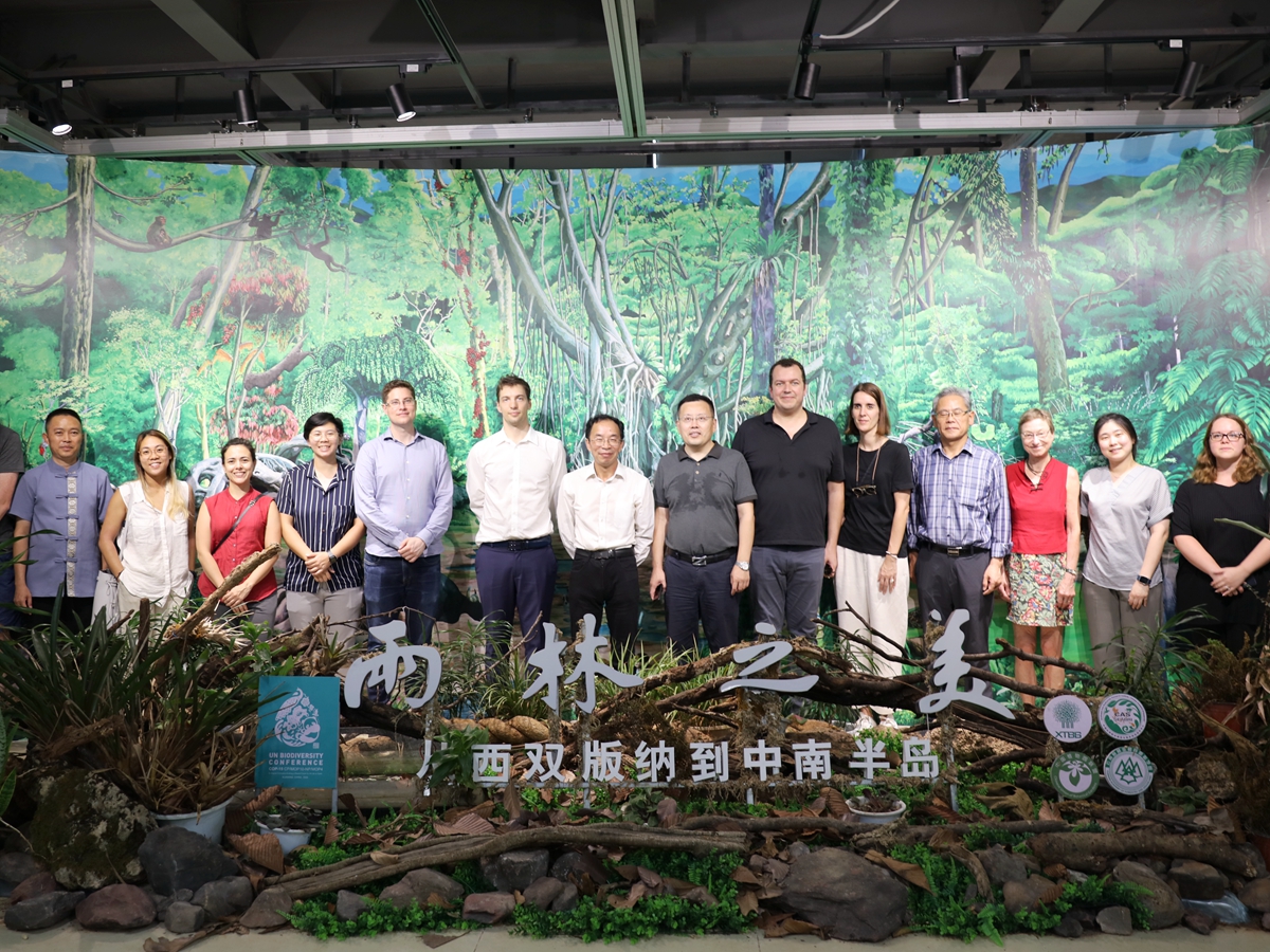Delegation of 10-country consulates visits XTBG