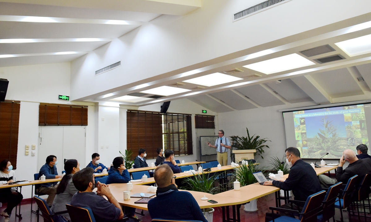 Prof. Ian T. Baldwin of Max Planck Institute for Chemical Ecology visits XTBG