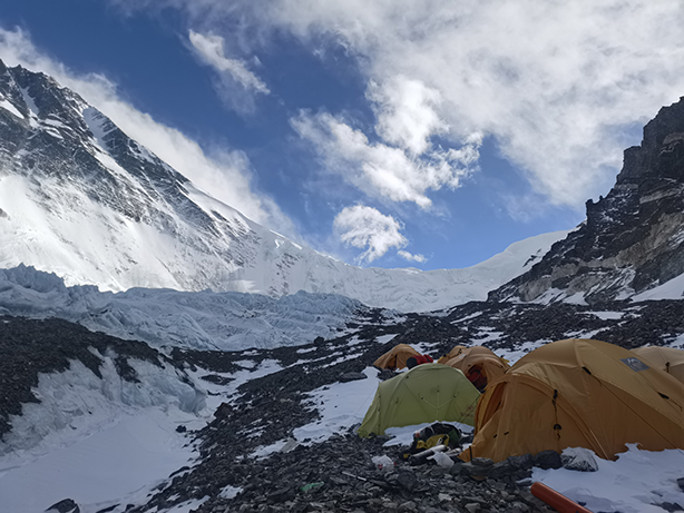 The Echoes of Ecological Secrets of Mount Qomolangma from Ancient Times
